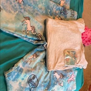 Justice girls bundle of leggings and shirt